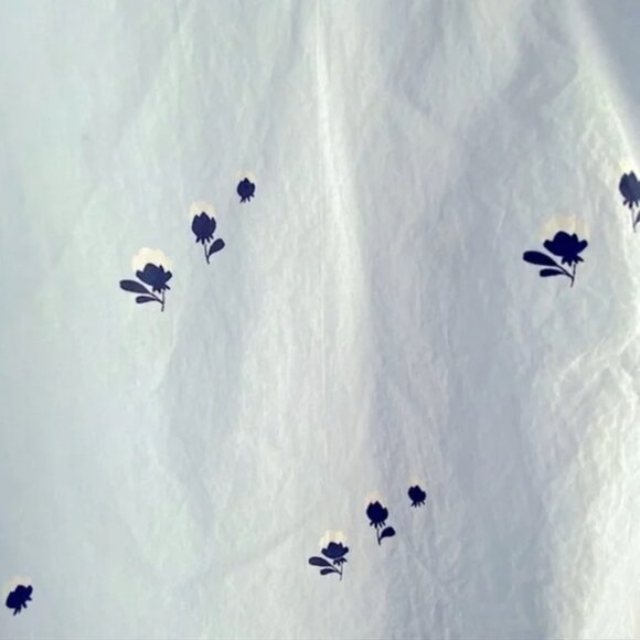 Ann Taylor Sleeveless V-Neck Button Down Blouse | Size Small | 100% Cotton EUC - Picture 3 of 9